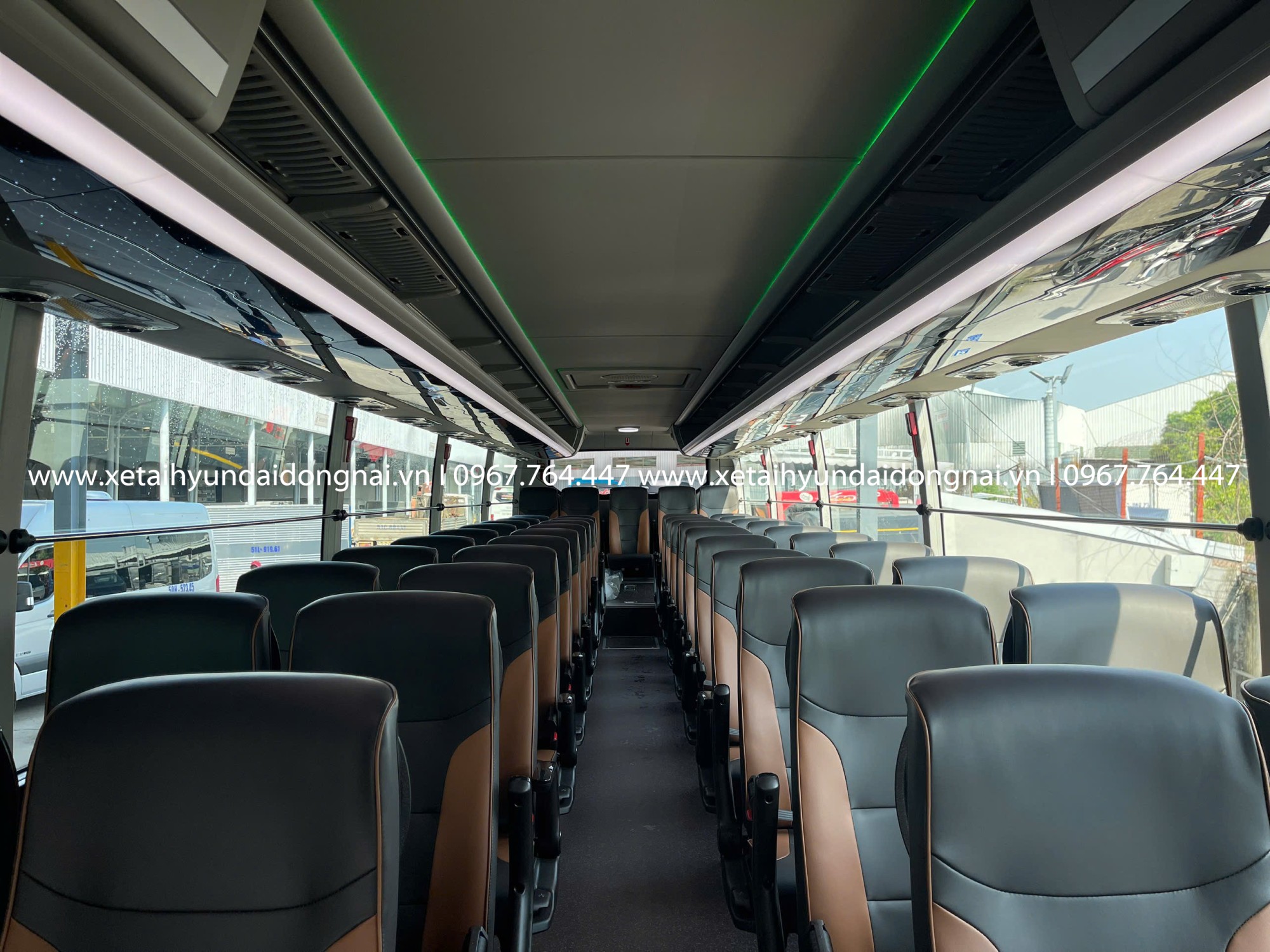 ghế hành khách xe universe